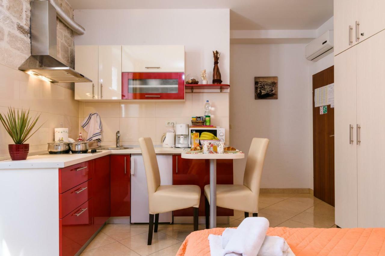 Apartments Dora -Free Parking Trogir Zewnętrze zdjęcie